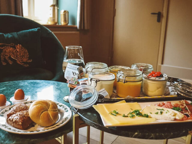 Romantisch overnachten in de Rode Kamer? | Kasteel Limbricht